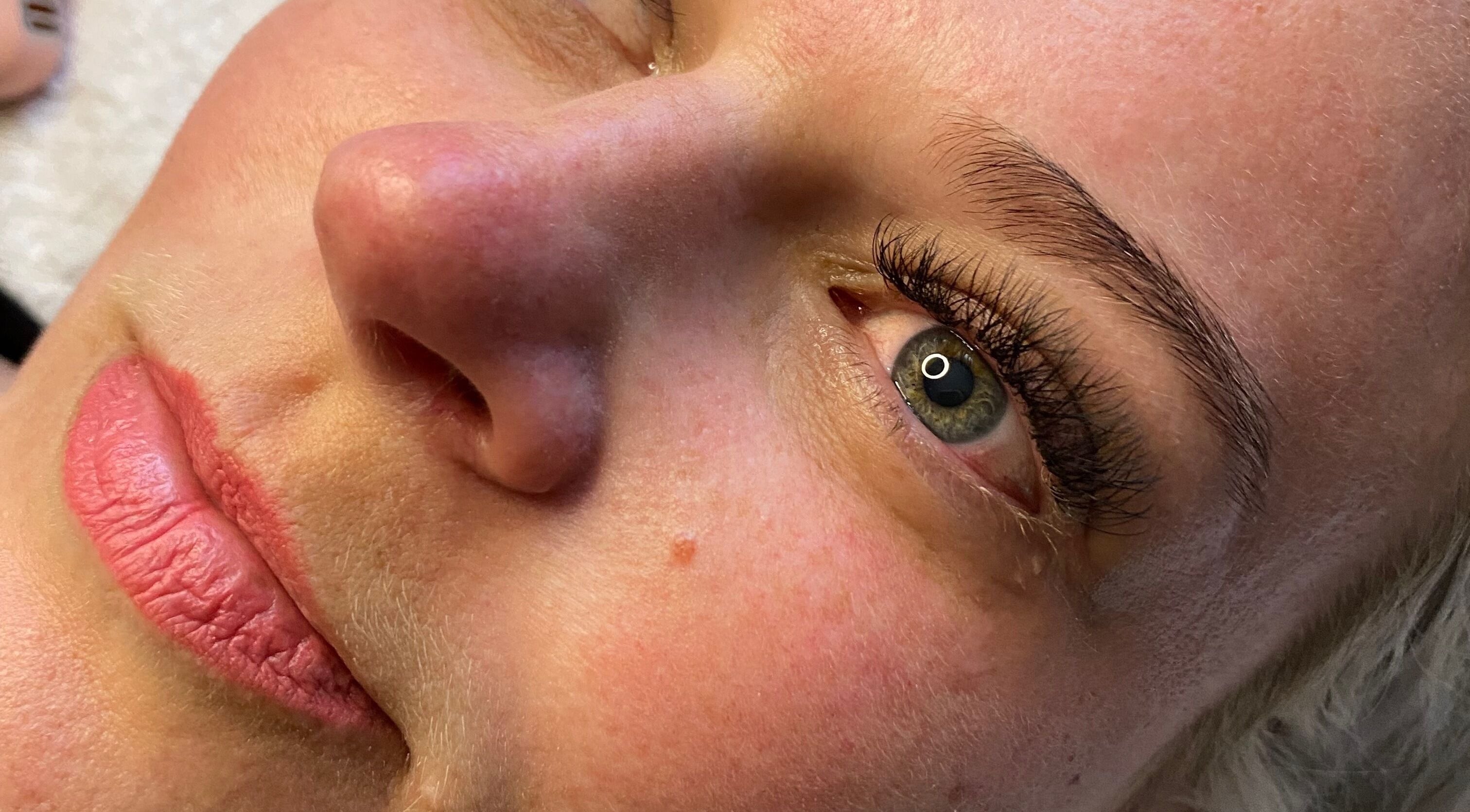 Close-up of eyelash extension at Raineydays Aesthetic Salon, Alberton, Gauteng, ZA showcasing expert artistry.