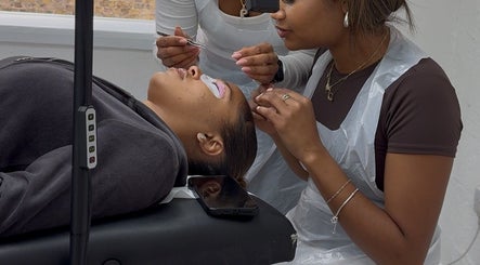 The Lash Stop, bilde 3