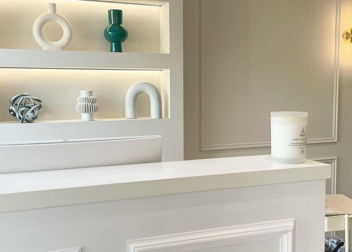 Elegant reception at Browbabe Welling, adorned with modern decor in Welling, England, GB.