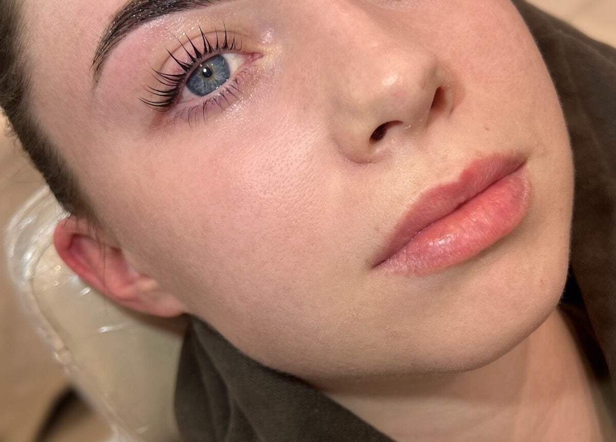 Close-up of enhanced eyelashes at Browbabe Welling, Welling, England, GB.