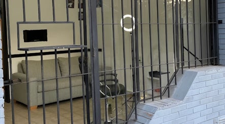 Entrada de MZ STUDIO en City Bell, Provincia De Buenos Aires, AR con un interior acogedor y moderno.