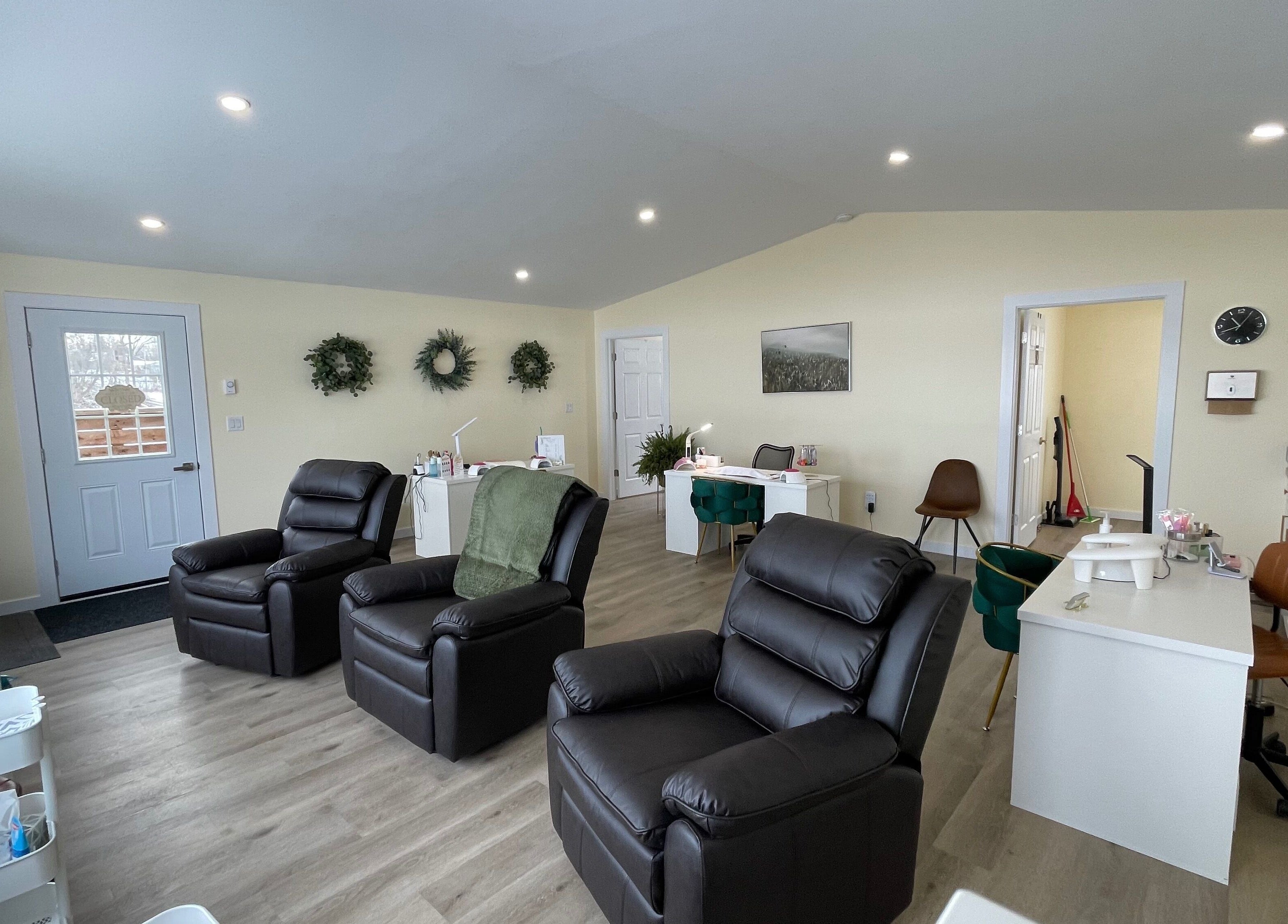 Cozy interior of Water’s Edge Aesthetics in Saint John, New Brunswick, CA, featuring reclining chairs and serene decor.