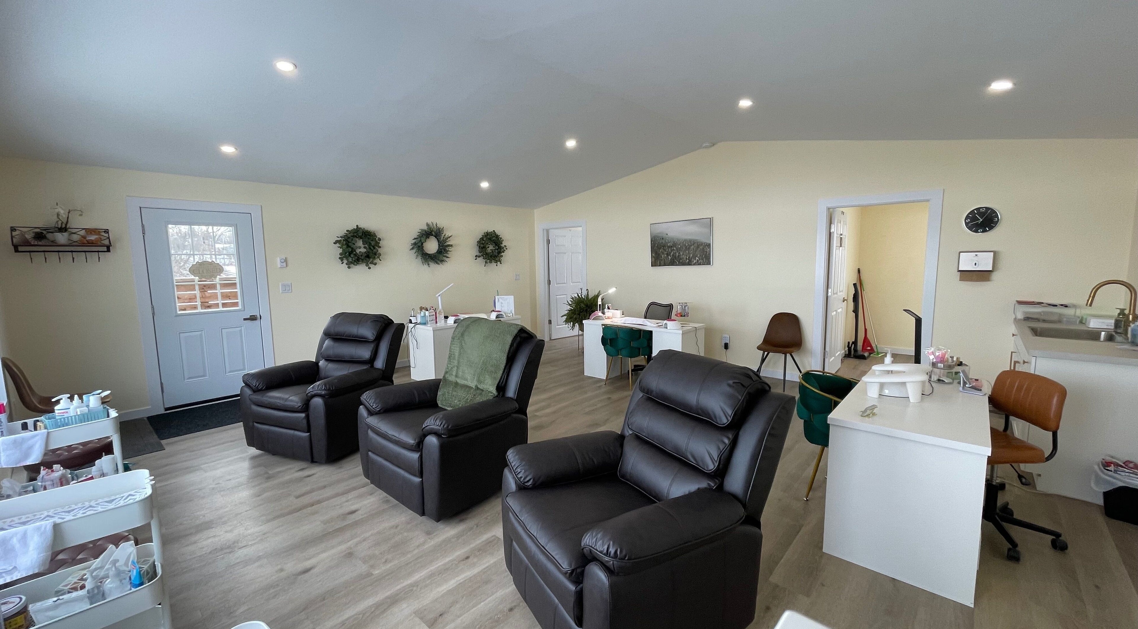 Cozy interior of Water’s Edge Aesthetics in Saint John, New Brunswick, CA, featuring reclining chairs and serene decor.