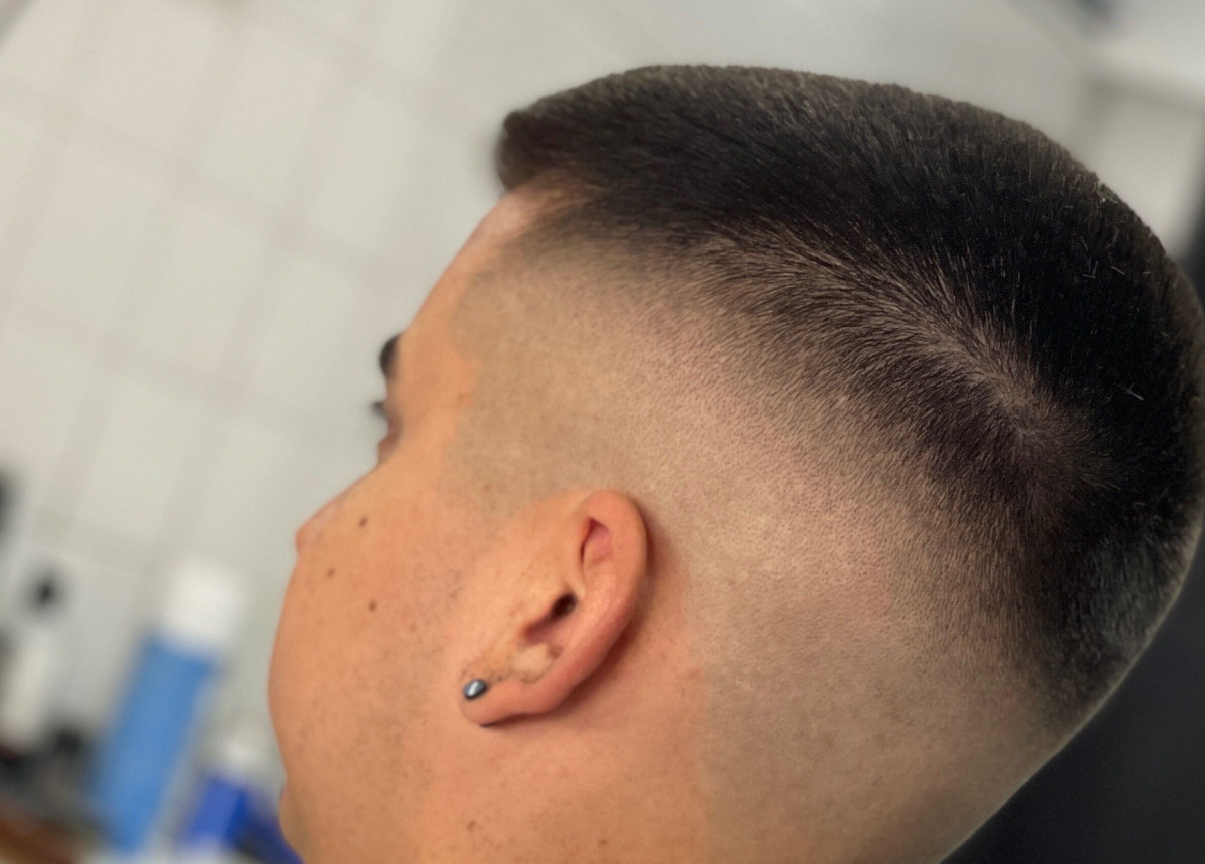 Corte de cabello moderno en LA BARBERIA, Tortuguitas, Provincia De Buenos Aires, AR.