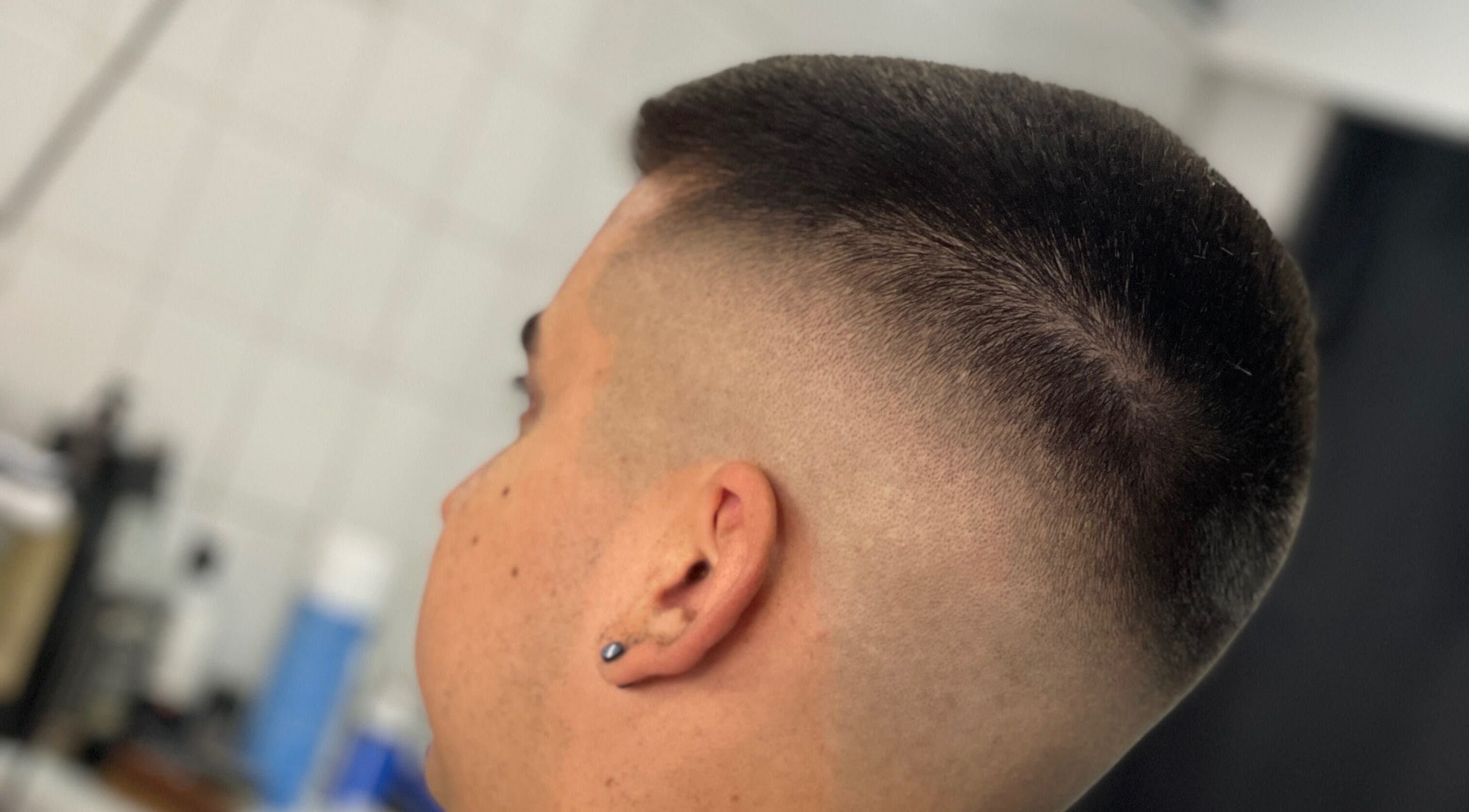 Corte de cabello moderno en LA BARBERIA, Tortuguitas, Provincia De Buenos Aires, AR.