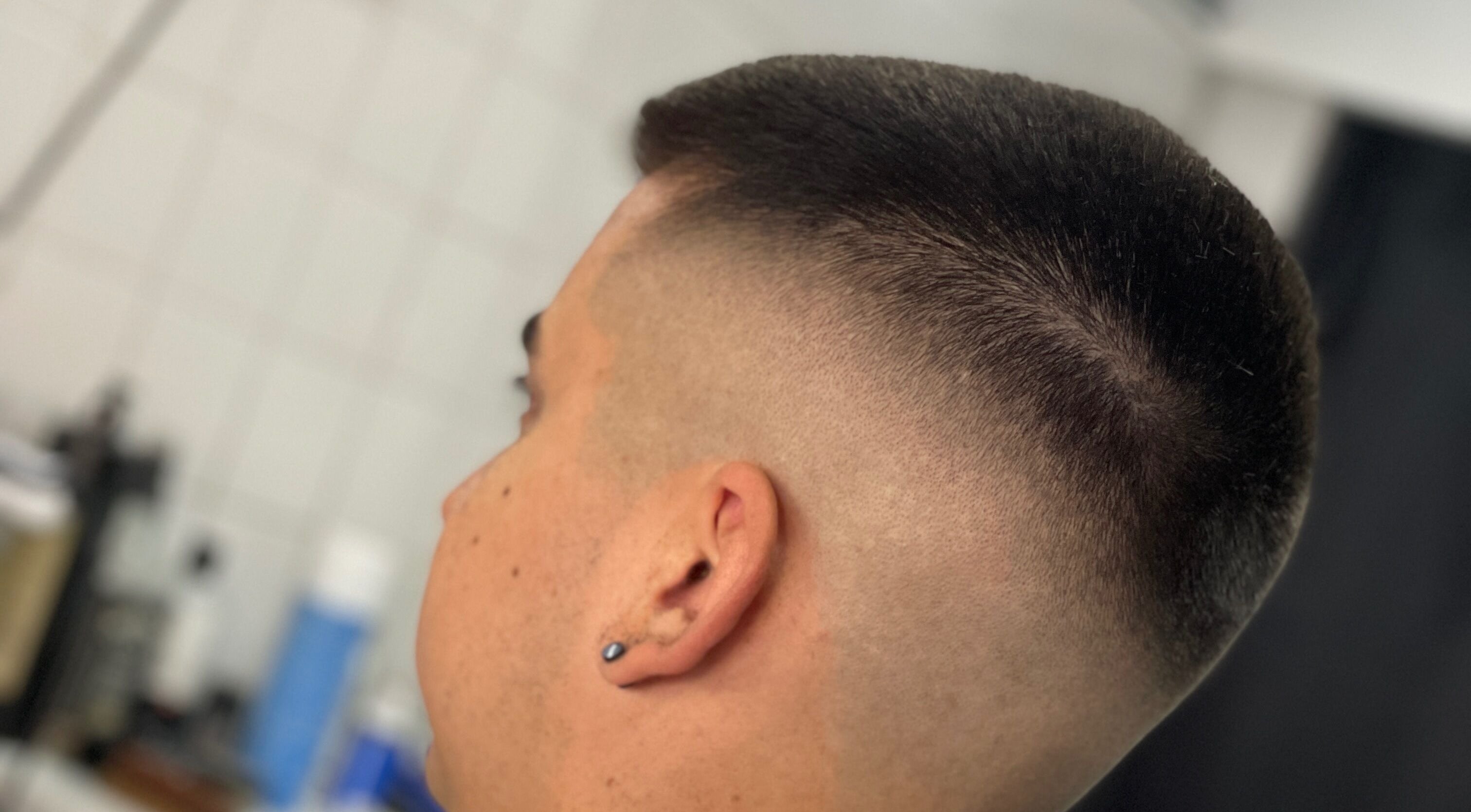 Corte de cabello moderno en LA BARBERIA, Tortuguitas, Provincia De Buenos Aires, AR.