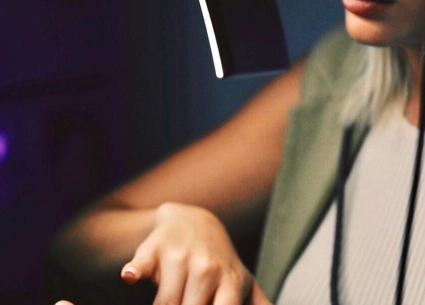 Relaxing massage at Con Calma, Elda, Comunidad Valenciana, ES evoking tranquility and wellness.