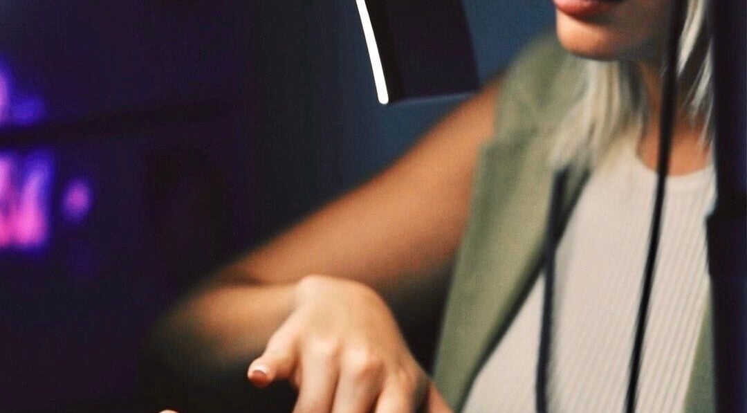 Relaxing massage at Con Calma, Elda, Comunidad Valenciana, ES evoking tranquility and wellness.