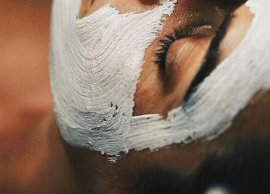 Serene facial treatment at Con Calma, Elda, Comunidad Valenciana, ES, highlighting relaxation and skincare.