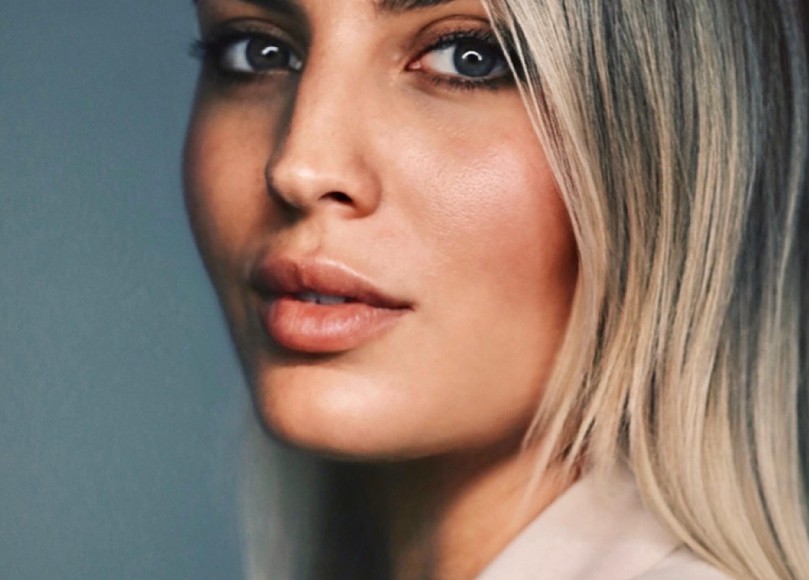 Close-up of a woman embodying serene elegance at Con Calma, Elda, Comunidad Valenciana, ES.