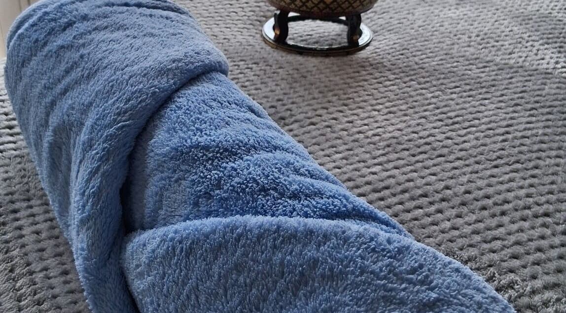 Serviette bleue moelleuse à Patcha massage thaï à domicile, Marseille, Provence-alpes-côte D'azur, FR.