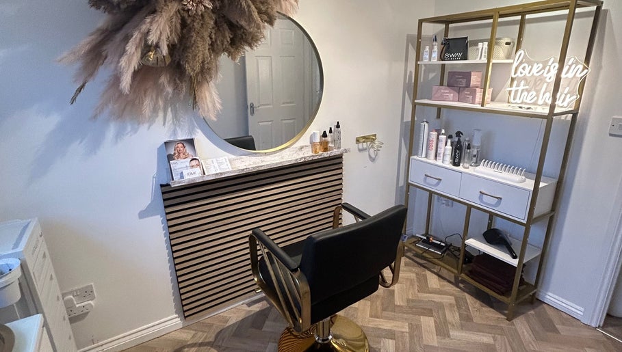 The Pretty Studio Hair Extension & Hair loss Solutions image 1