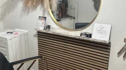 The Pretty Studio Hair Extension & Hair loss Solutions image 2