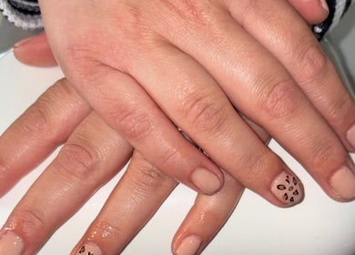 Elegant nail design with leopard print by Mobile nails by Karli in Stilton, England, GB.
