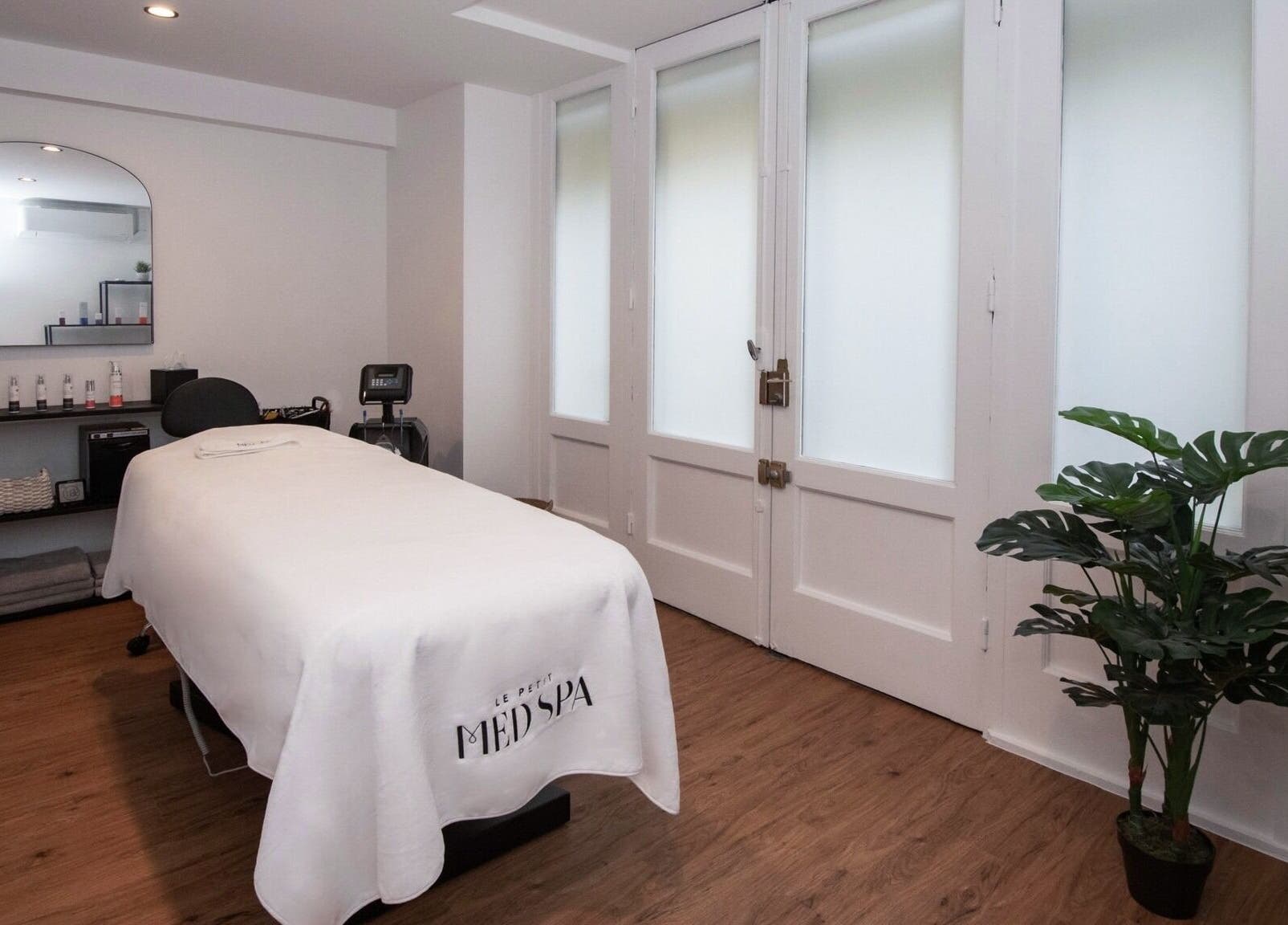 Salle de soin paisible à Le Petit Med Spa - Lyon, située à Lyon, Auvergne-rhône-alpes, FR.