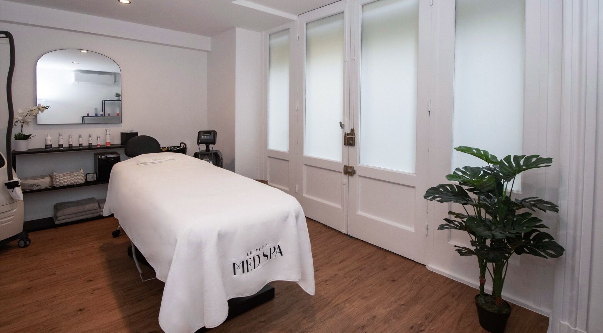 Salle de soin paisible à Le Petit Med Spa - Lyon, située à Lyon, Auvergne-rhône-alpes, FR.