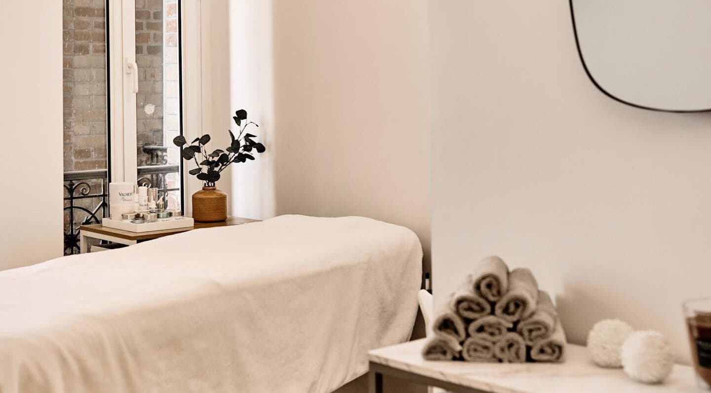 Salle de soins apaisante à Le Petit Med Spa - Lyon, situé à Lyon, Auvergne-rhône-alpes, FR.