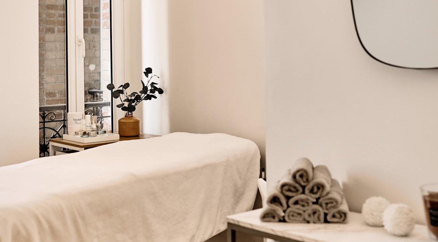 Salle de soins apaisante à Le Petit Med Spa - Lyon, situé à Lyon, Auvergne-rhône-alpes, FR.