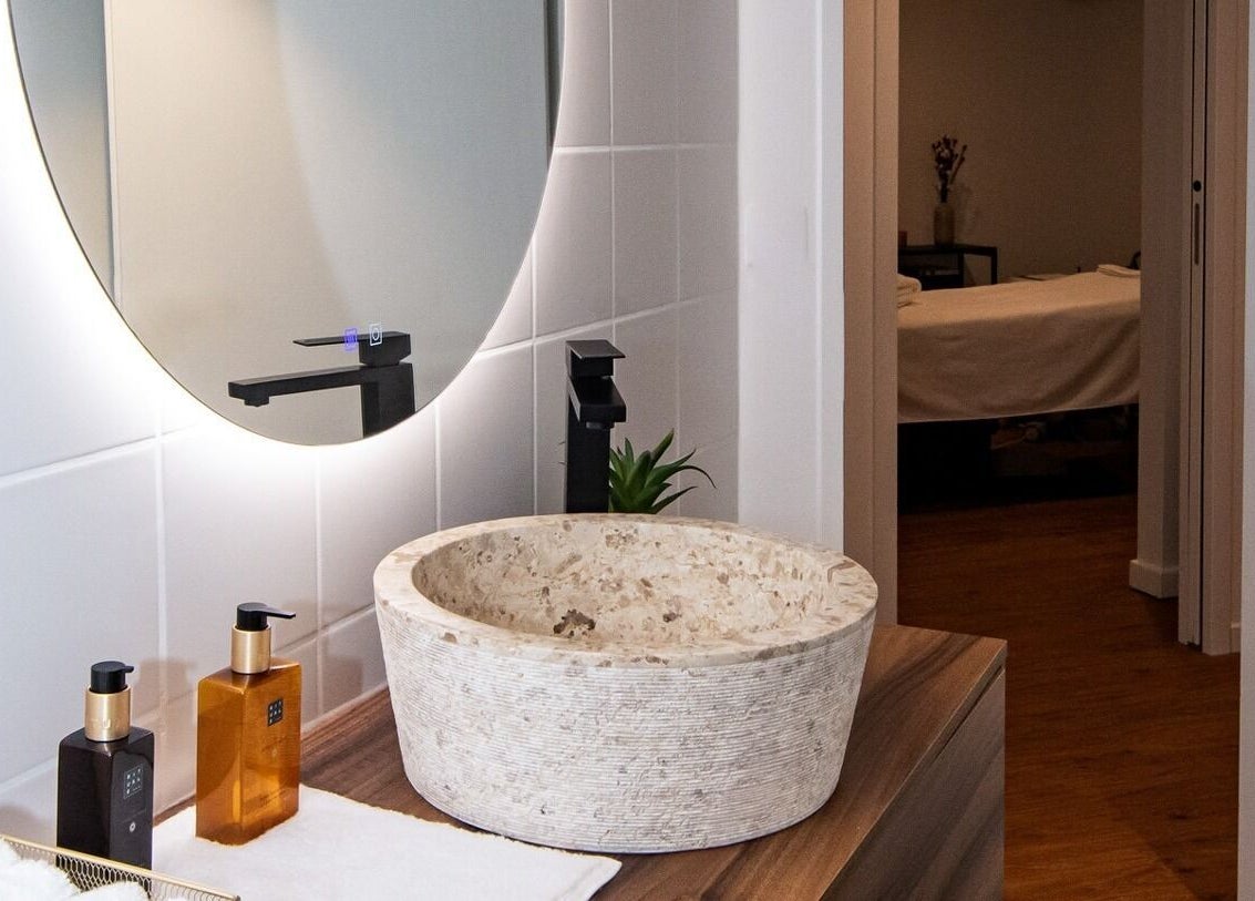 Lavabo chic à Le Petit Med Spa - Lyon, raffiné, moderne, Lyon, Auvergne-rhône-alpes, FR.