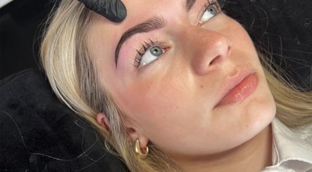 CR Lashes & Brows billede 2