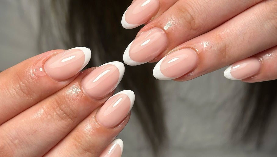 Nails With Marian图像1