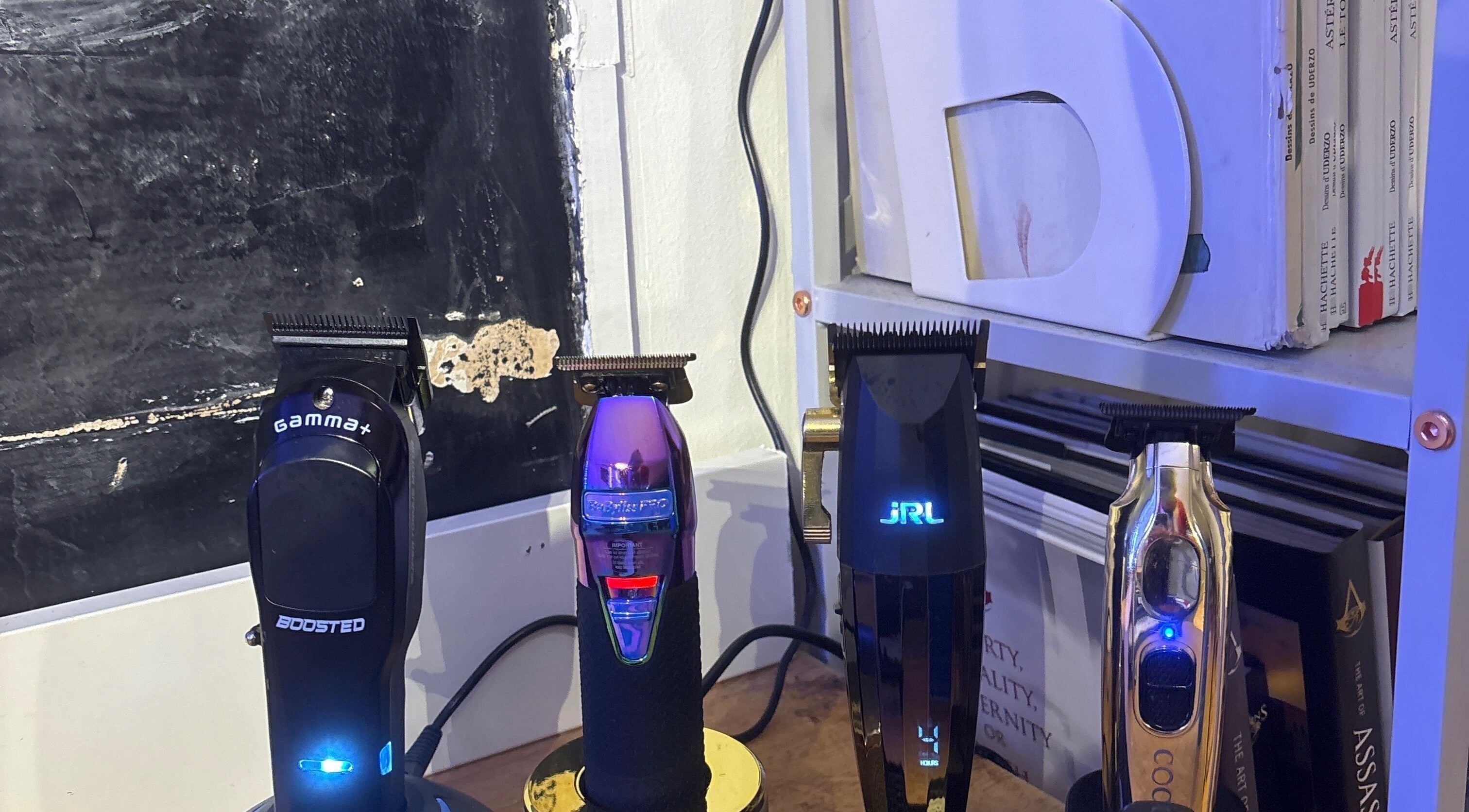 Profesjonelle trimmere på rad hos ND.fadezz i Hafrsfjord, Rogaland, NO.