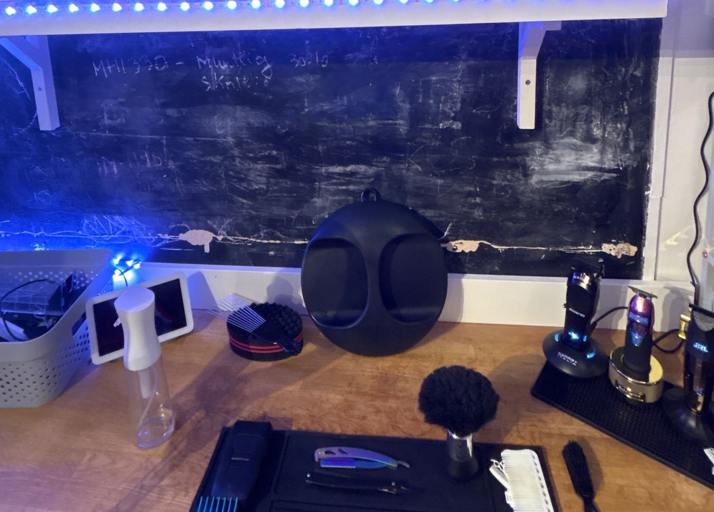 ND.fadezz, Hafrsfjord, Rogaland, NO: Modern barber tools on a wooden counter with LED lighting.