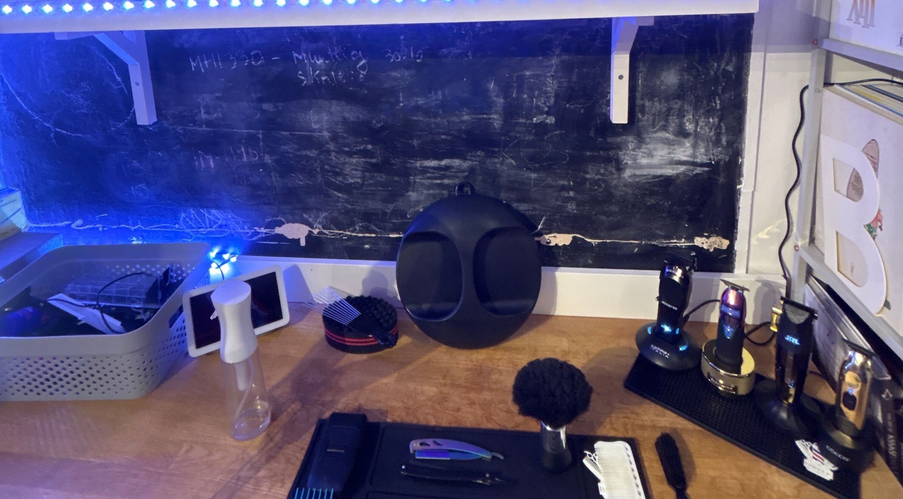 ND.fadezz, Hafrsfjord, Rogaland, NO: Modern barber tools on a wooden counter with LED lighting.