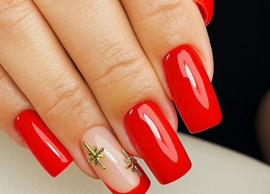 Unhas vermelhas decoradas, obra de Juliana Graziele Nail Designer em Santa Catarina, Santa Catarina, BR.
