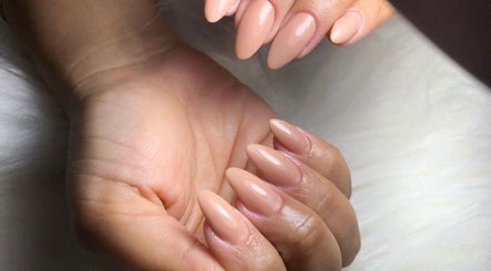 Raphaela Queiroz Nails image 3