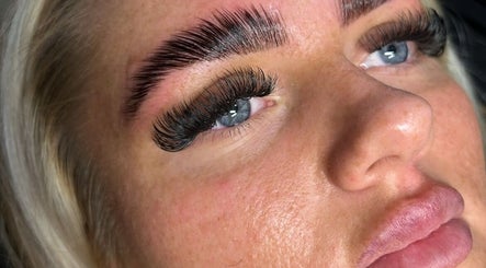 Pacha Lashes image 2