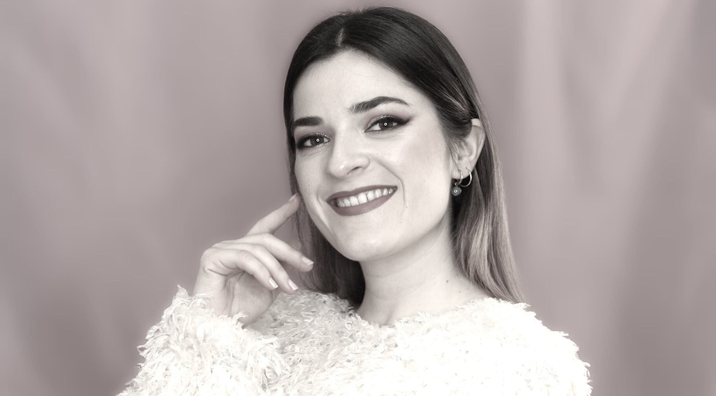 Mujer sonriendo en Clara Brotons Beauty Studio, Villena, Comunidad Valenciana, ES.