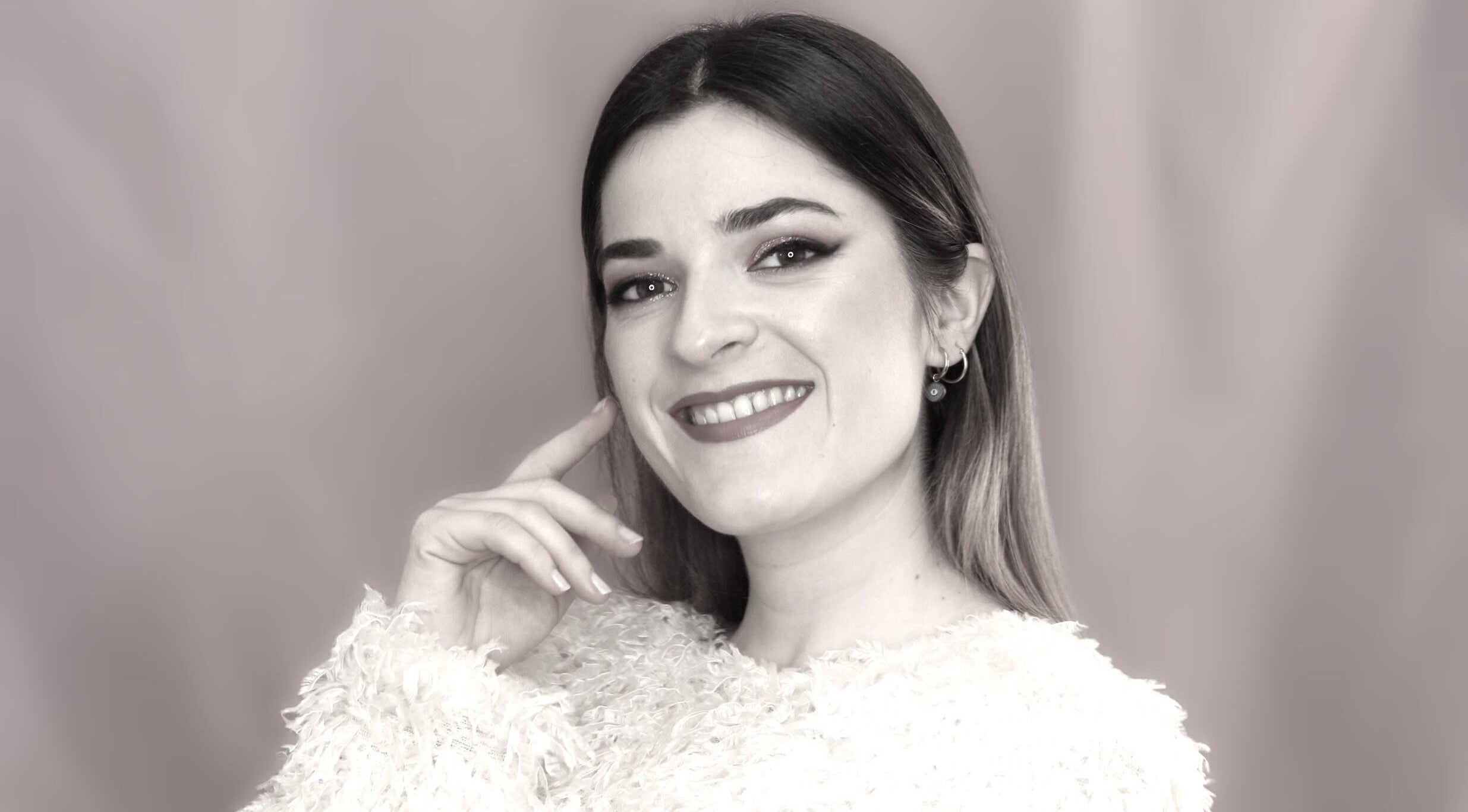 Mujer sonriendo en Clara Brotons Beauty Studio, Villena, Comunidad Valenciana, ES.