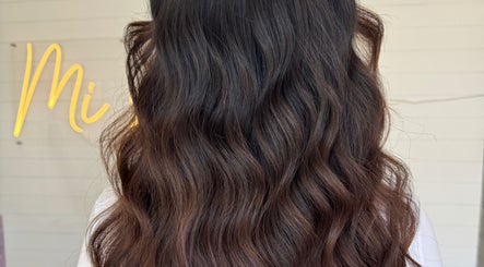 hình ảnh 2 của Bronde Hair Lounge