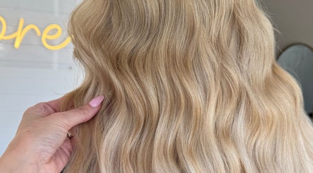 hình ảnh 3 của Bronde Hair Lounge