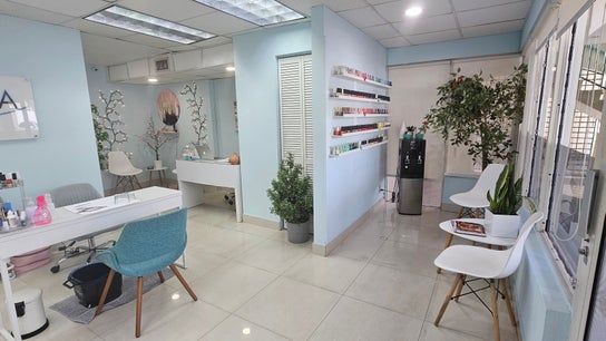 Acqua Nails & Wax