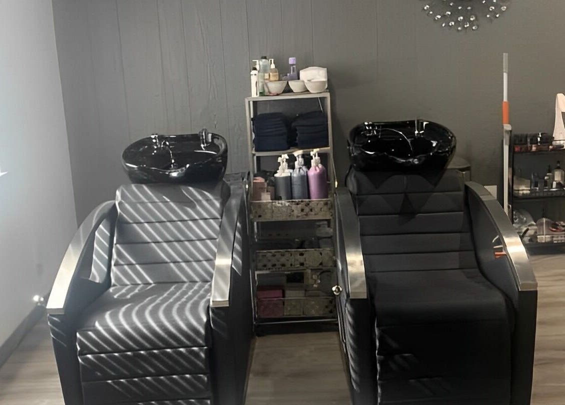 Modern wash stations at Ivy Kae Studio in Valparaiso, Indiana, US, with stylish black chairs and premium products.