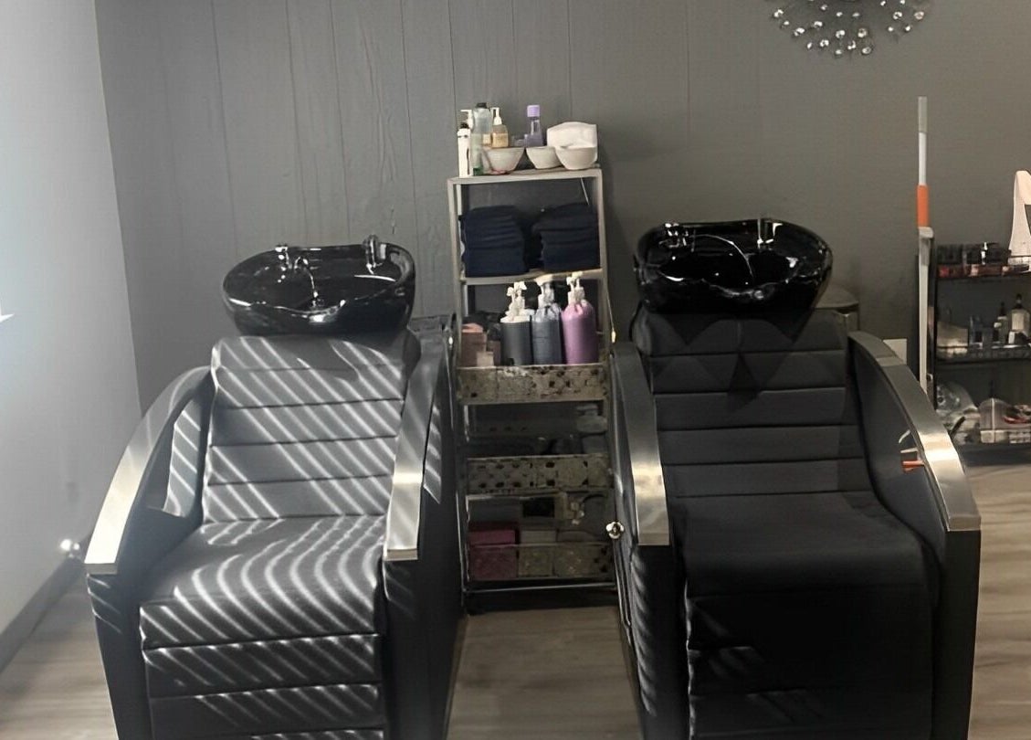 Modern wash stations at Ivy Kae Studio in Valparaiso, Indiana, US, with stylish black chairs and premium products.