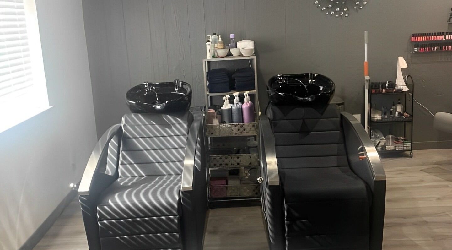 Modern wash stations at Ivy Kae Studio in Valparaiso, Indiana, US, with stylish black chairs and premium products.