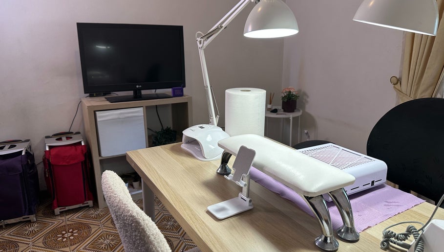 VISO Nails & Makeup, bilde 1