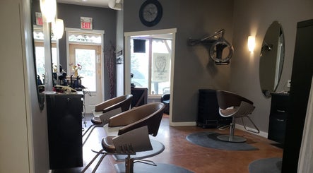 Mane Arts Salon