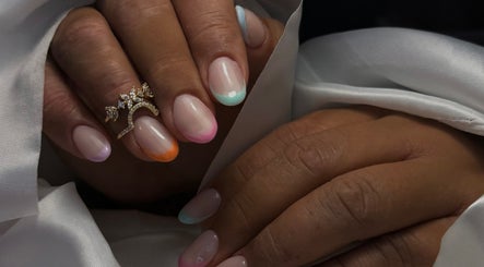 Design de unhas coloridas por Beatriz Carvalho - Nail Designer em Torres Novas, Santarém, PT.