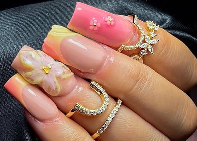 Nail art com flores de Beatriz Carvalho - Nail Designer em Torres Novas, Santarém, PT.