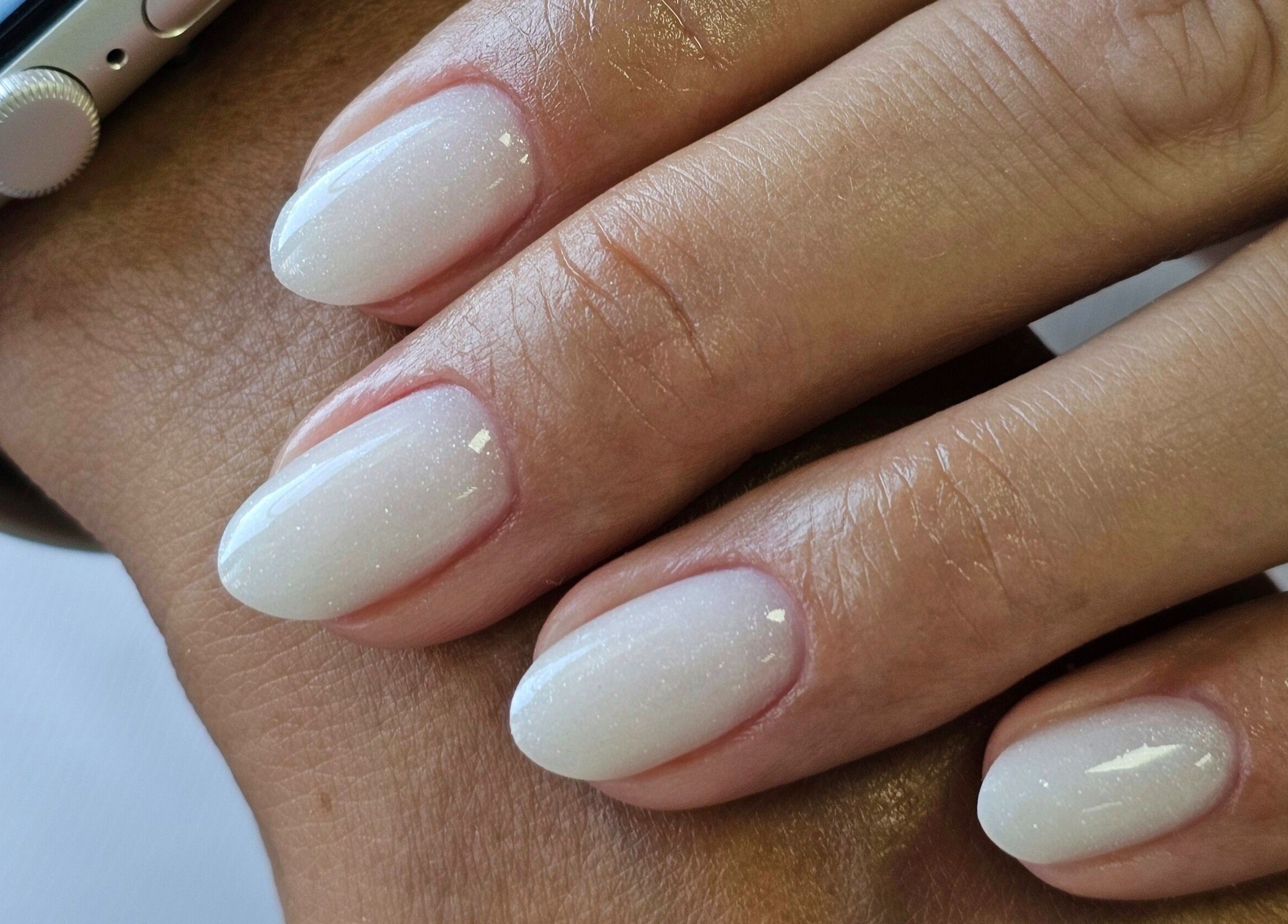 Елегантен маникюр в Polish Pop, Русе, България, BG, бял лак с блясък.