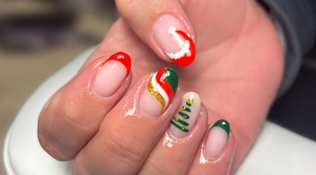 Immagine 2, Nails by Emma Hamlet