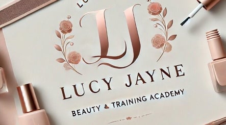 Le Salon Rouge - Lucy Jayne Beauty