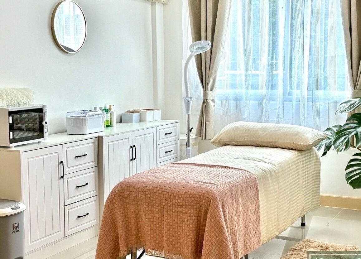 Tranquil treatment room at Bliss Wax, ตำบล ศรีสุนทร, ภูเก็ต, TH, featuring a cozy bed and decor.