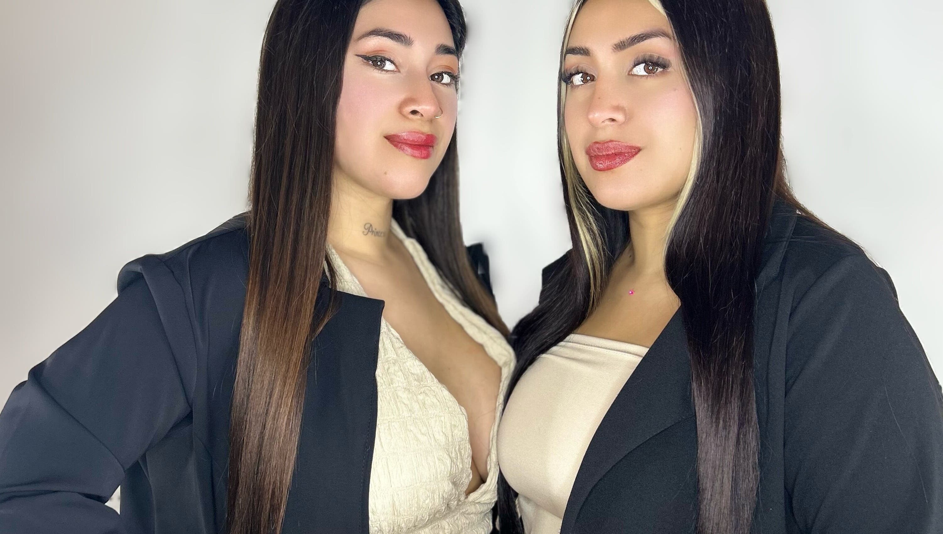 Dos mujeres en Monzonas, Claypole, Provincia De Buenos Aires, AR, destacando elegancia y belleza.