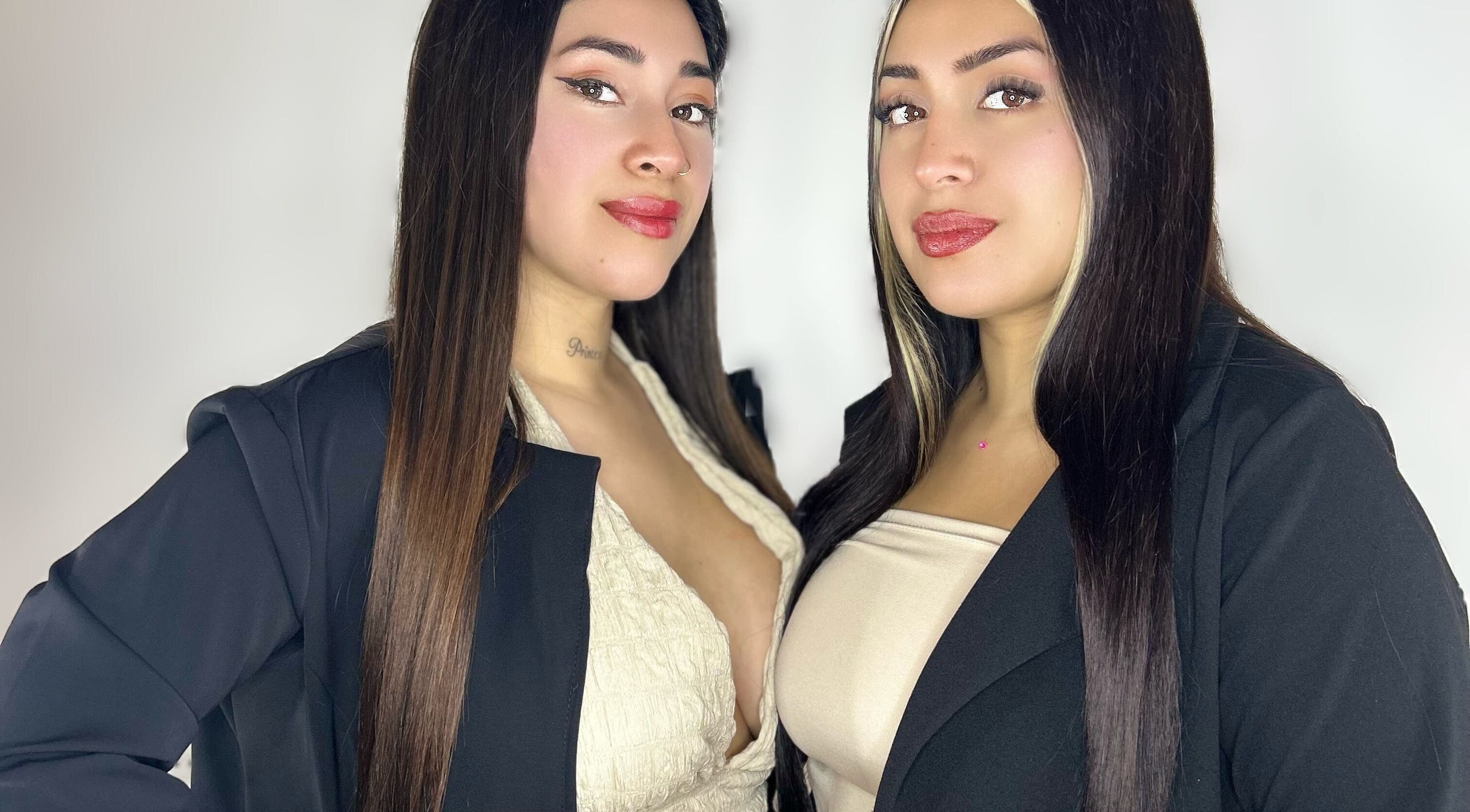 Dos mujeres en Monzonas, Claypole, Provincia De Buenos Aires, AR, destacando elegancia y belleza.