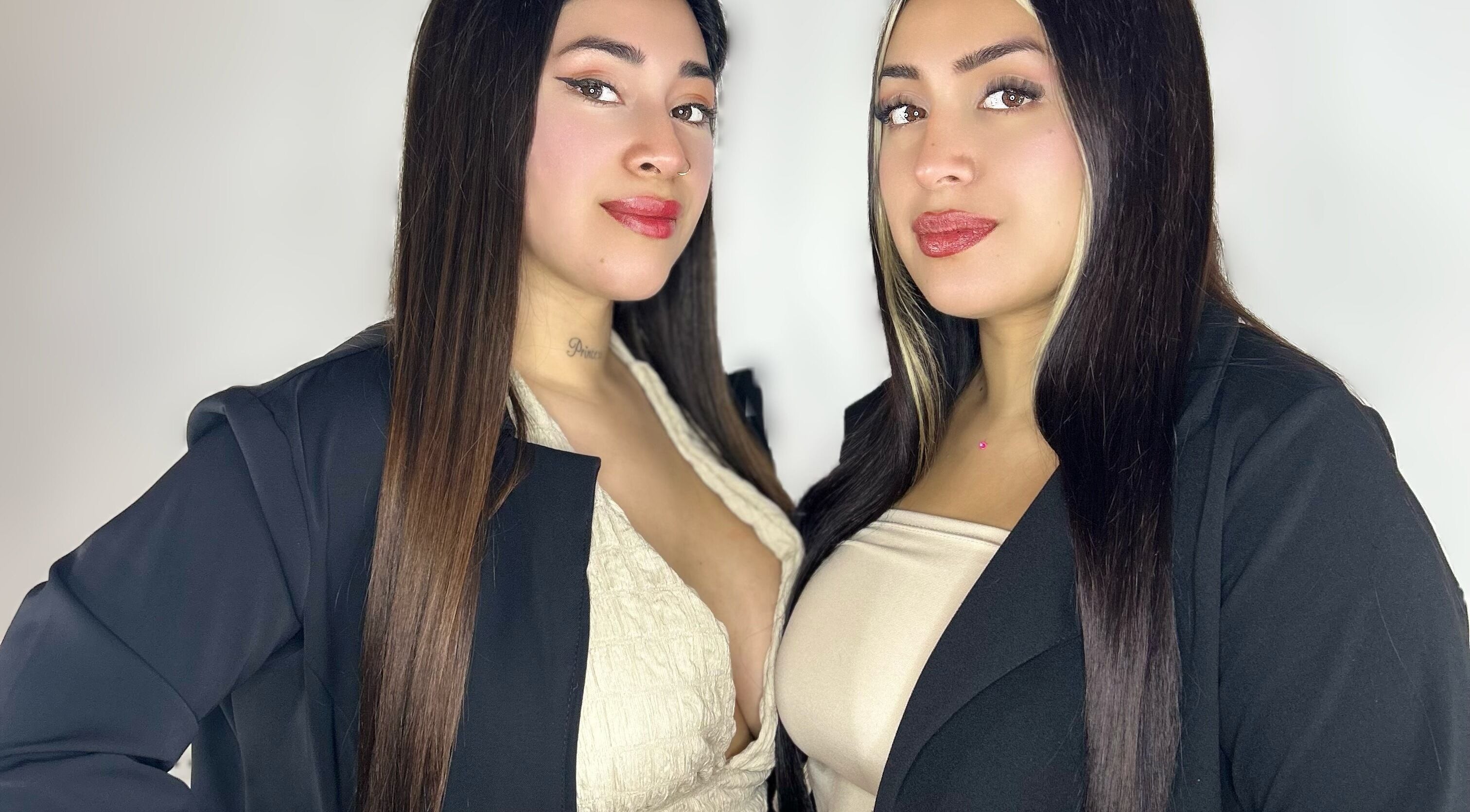 Dos mujeres en Monzonas, Claypole, Provincia De Buenos Aires, AR, destacando elegancia y belleza.